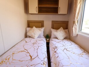 Room - 25 Kingfisher Court, Tattershall (Lincoln)