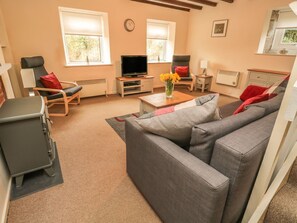 Living area - MAGPIE COTTAGE, Exposed brick wall, WiFi, Morpeth (Morpeth)