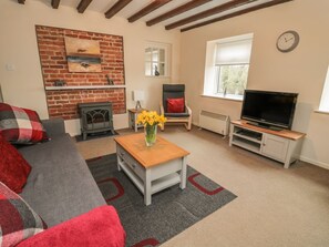 Living area - MAGPIE COTTAGE, Exposed brick wall, WiFi, Morpeth (Morpeth)