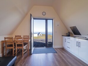 Interior - Cabin 8 Inis Dumhaigh (Gortahork)