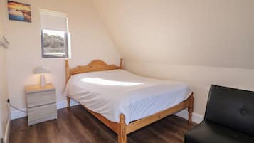 1 bedroom, individually decorated, individually furnished