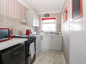 Private kitchen - 271 California Sands Estate, California, Norfolk (Great Yarmouth)