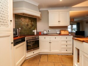 Dishwasher, high chair - Woodside Cottage in Yorkshire. (Skipton)