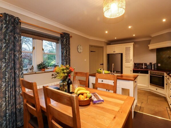 Dining - Woodside Cottage in Yorkshire. (Skipton)