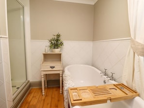Shower - Woodside Cottage in Yorkshire. (Skipton)