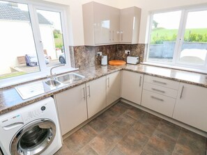High chair - Charming Mill View Retreat in Neyland (Milford Haven)