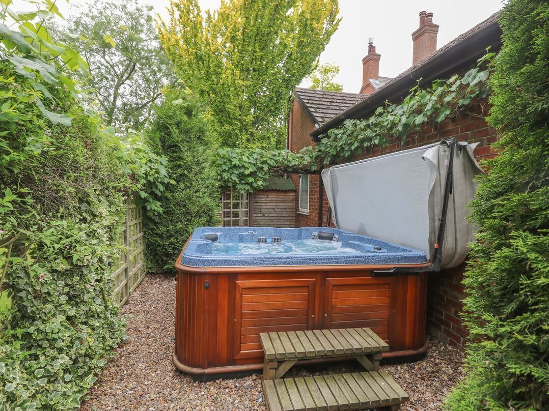 Bañera de hidromasaje al aire libre