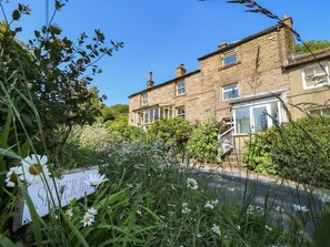 A two-story stone house with a garden in front. - Silver Hill Cottage, Pateley Bridge (Harrogate)