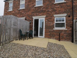 Outdoor dining - Stone's Throw, Filey (Filey)