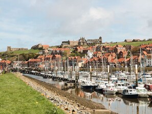 Marina - Stephenson Cottage, Whitby (Whitby)