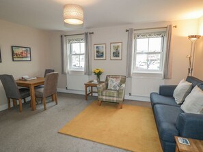 Living area - Stephenson Cottage, Whitby (Whitby)