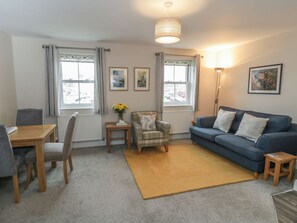 Living area - Stephenson Cottage, Whitby (Whitby)
