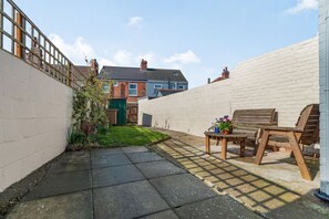 Terrace/patio - 14 The Promenade, Withernsea (Withernsea)