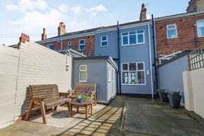 Terrace/patio - 14 The Promenade, Withernsea (Withernsea)