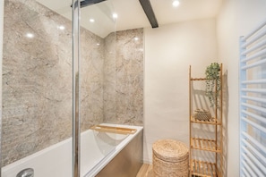 Shower - Smugglers Cottage, Christchurch (Christchurch)