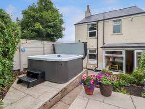 Terrace/patio - 16 Main Street, in Lancashire. (Morecambe)