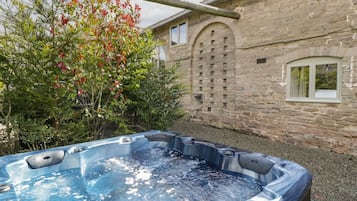 Bañera de hidromasaje exterior