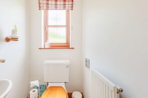 Shower - Byne Brook Cottage, Strefford (Craven Arms)