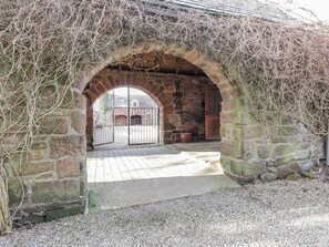 Property grounds - The Orangery: Cozy Retreat (Turriff)