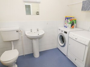 Shower - THE DENE, pet-friendly, WiFi, in Betws-y-Coed (Betws-y-Coed)