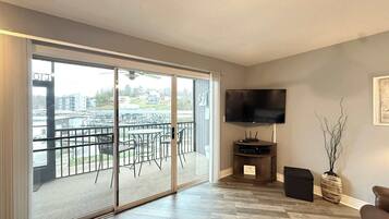 Condo, 1 Queen Bed with Sofa bed, Balcony (Harbor Hideout) | Living area
