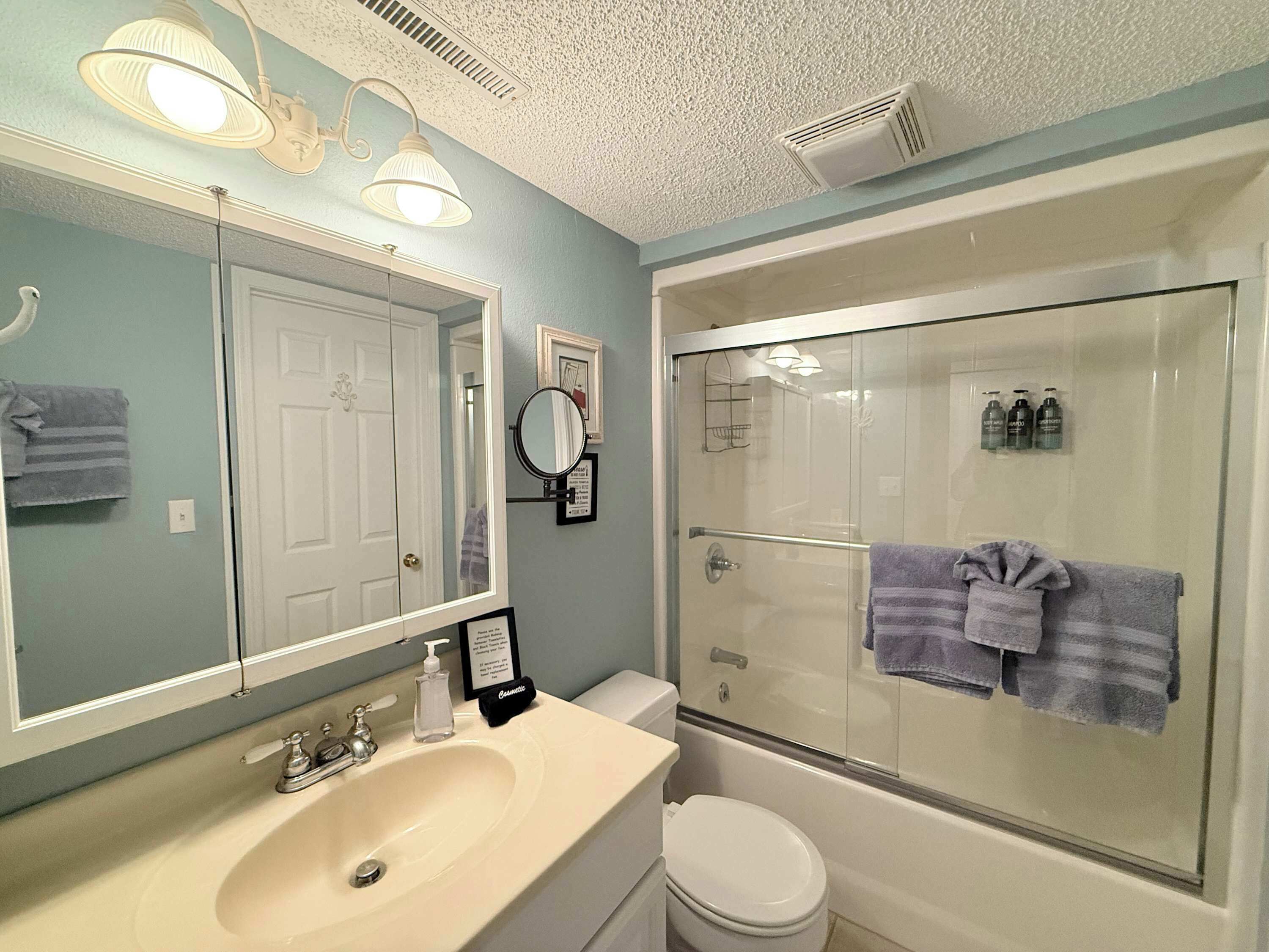 Condo, 1 Queen Bed with Sofa bed, Balcony (Harbor Hideout) | Bathroom | Towels