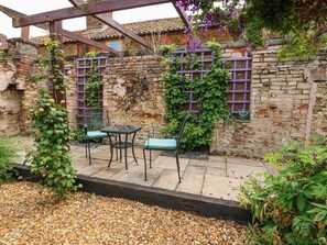 Outdoor dining - Jack's Corner, King's Lynn (King's Lynn)