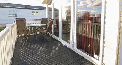 Snape Lodge: A Cozy Retreat in Towyn