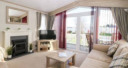Snape Lodge: A Cozy Retreat in Towyn