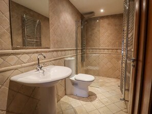 Shower - Sandy Gates in North Yorkshire (Knaresborough)