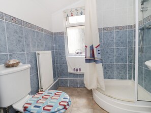 Shower - Charming No 9 in Watchet Town (Watchet)