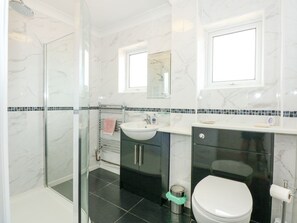Shower - 32 Queen Elizabeth Drive, WiFi (King's Lynn)