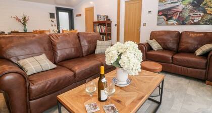 Stables Lodge, Wingerworth