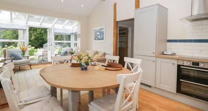 The Roost, Alresford