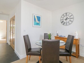 Dining - Ocean Retreat is near Paignton (Paignton)