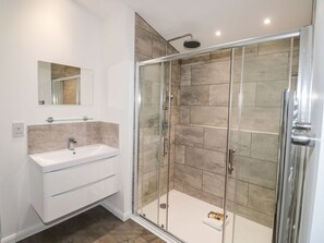 Shower - 1 Southern Place, Dobwalls (Liskeard)