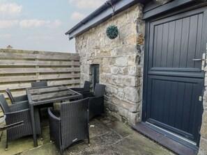 Outdoor dining - Ty Cuddfan, Llangoed (Beaumaris)
