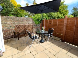 Outdoor dining - Charming Westmount in Ryde, Isle of Wight (Ryde)