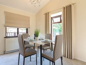 Dining - 27 Brocklehurst is near Oakham (Oakham)