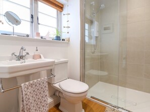 Shower - Questant Lodge, Sidmouth, Devon. (Sidmouth)