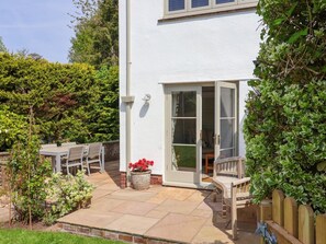 Terrace/patio - Questant Lodge, Sidmouth, Devon. (Sidmouth)