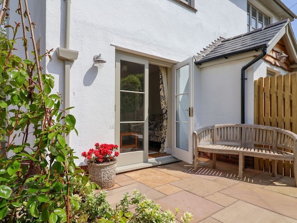 Terrace/patio - Questant Lodge, Sidmouth, Devon. (Sidmouth)