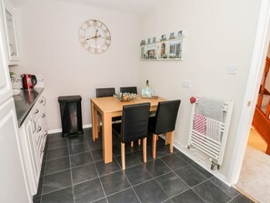 Dining - Valentines Cottage, Stratford-Upon-Avon (Stratford-upon-Avon)