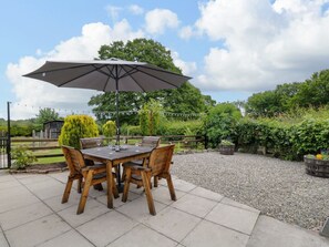 Outdoor dining - Greenacres, Cleobury Mortimer. (Kidderminster)