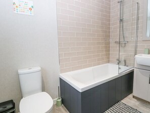 Shower - Wurzburc: A Charming Retreat (Swaffham)
