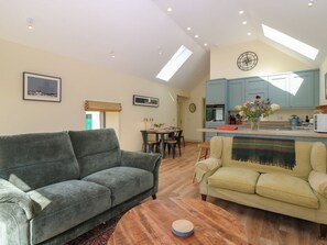 Living area - The Barn, Lower Lodge, Cupar, Fife (Cupar)