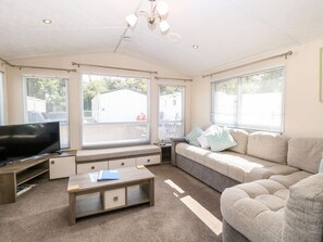Living area - Hazell Thorne Hideaway, Fritton (Great Yarmouth)