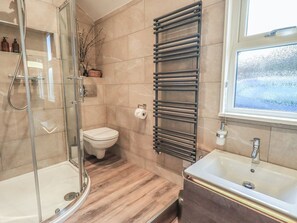 Shower - West View, Milnthorpe (Milnthorpe)