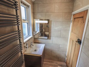 Shower - West View, Milnthorpe (Milnthorpe)
