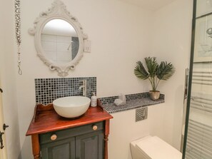 Shower - Donni Hall Cottage, Beadnell (Chathill)